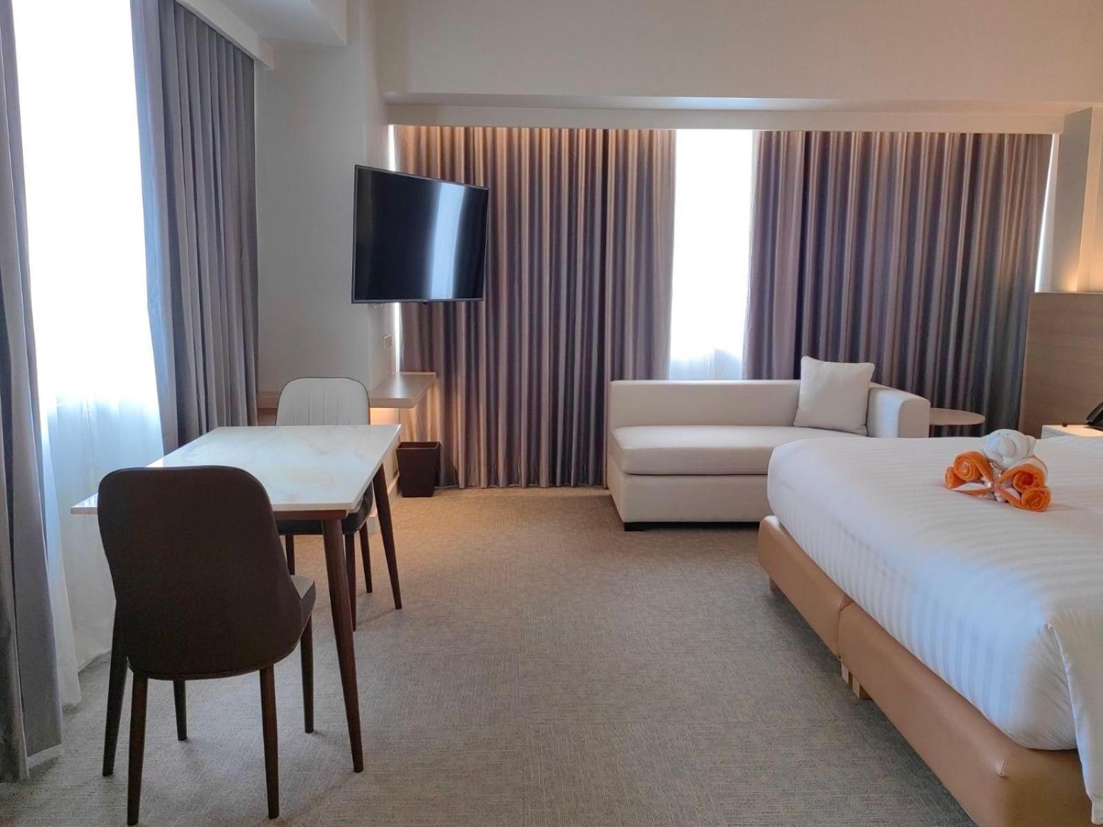 Brittany Hotel Bgc Taguig Exterior photo