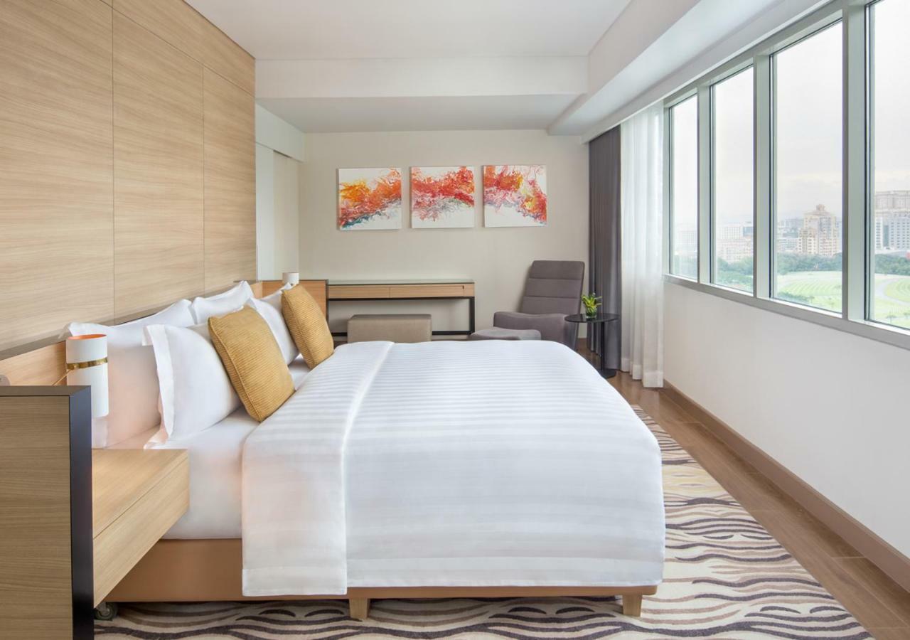 Brittany Hotel Bgc Taguig Exterior photo